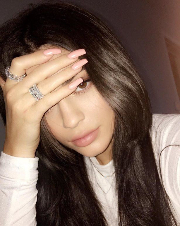 H Kendall Jenner χωρίς make up!