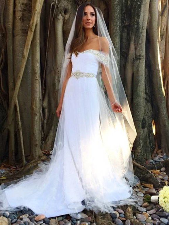 Η Arielle Nachmani με φόρεμα Christian Siriano
