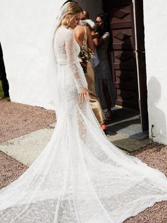 Η Pernille Teisbaek με vintage φόρεμα Vera Wang