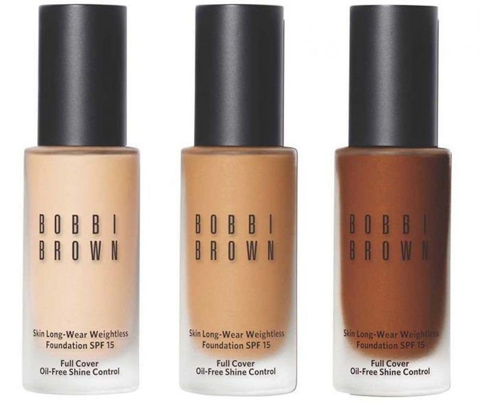 Skin Long-Wear Weightless Foundation SPF15, της Bobbi Brown.