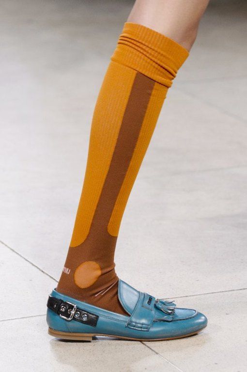 Μέχρι το γόνατο με oxfords.