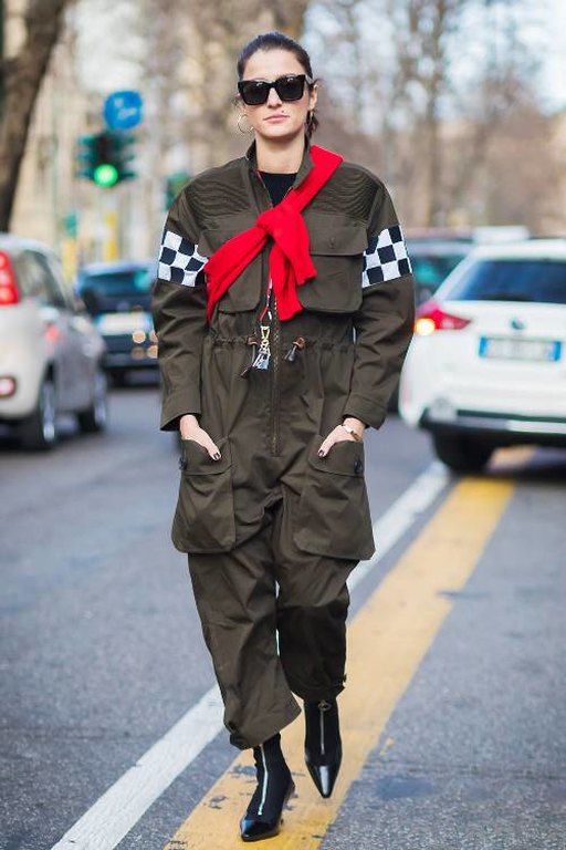Θα δώσει ένα preppy twist στην sporty, ολόσωμη φόρμα σου.
