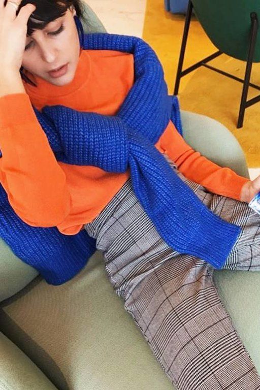 Κάνοντας color-blocking αναδεικνύεις τον περίτεχνο τρόπο που έχεις δέσει το πουλόβερ σου γύρω σου.