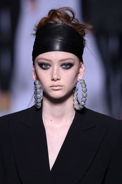 O σχεδιαστής Tom Ford παίρνει τα εύσημα μας για αυτό το look που μας πρότεινε