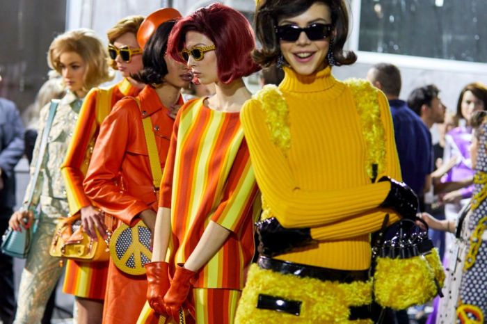 Κλώνοι της Jackie Kennedy στην πασαρέλα του Moschino