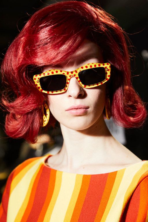 Κλώνοι της Jackie Kennedy στην πασαρέλα του Moschino