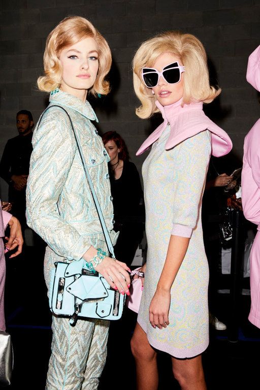 Κλώνοι της Jackie Kennedy στην πασαρέλα του Moschino