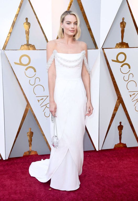 Η Margot Robbie με φόρεμα Chanel Couture