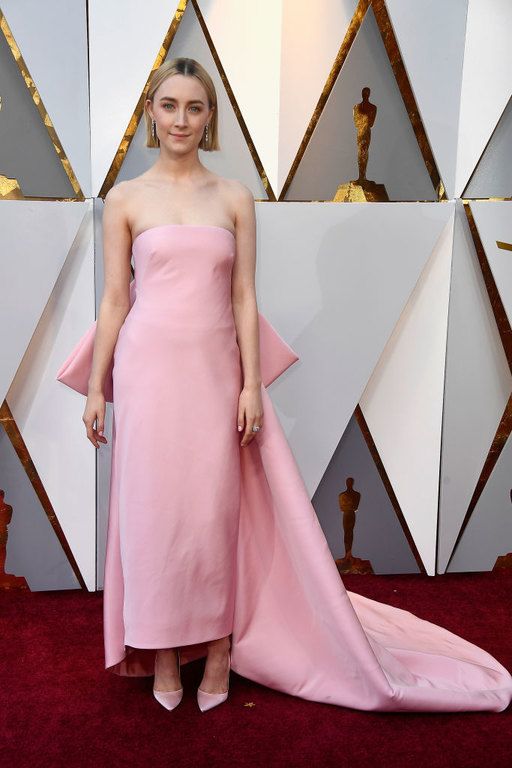Η Saoirse Ronan με φόρεμα Calvin Klein by Appointment,