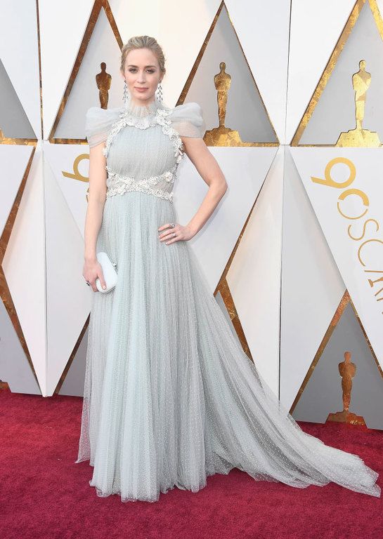H Emily Blunt με φόρεμα Schiaparelli Haute Couture