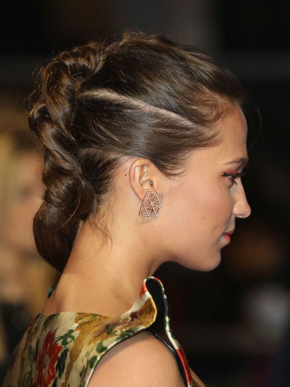 Η Alicia Vikander με το πιο ωραίο πλεχτό ponytail που έχουμε δει πρόσφατα