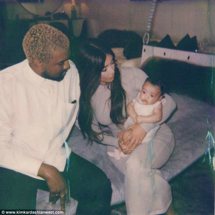 Η Kim Kardashian μας δείχνει την μικρή Chicago σε μία πολύ cute φωτογραφία της