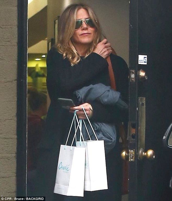 Μία υπόκλιση για την Jennifer Aniston και τη νέα της νεανική εμφάνιση!