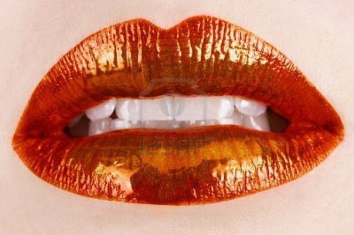 Metallic Lips: Η τάση του καλοκαιριού για να αναβαθμίσεις το μακιγιάζ σου