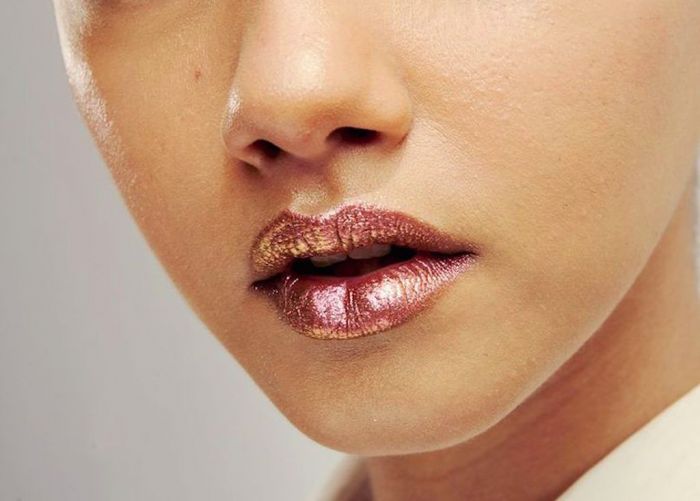 Metallic Lips: Η τάση του καλοκαιριού για να αναβαθμίσεις το μακιγιάζ σου