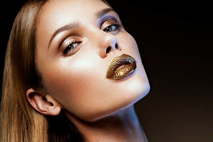 Metallic Lips: Η τάση του καλοκαιριού για να αναβαθμίσεις το μακιγιάζ σου