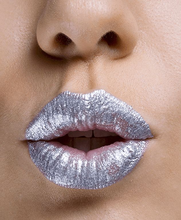 Metallic Lips: Η τάση του καλοκαιριού για να αναβαθμίσεις το μακιγιάζ σου