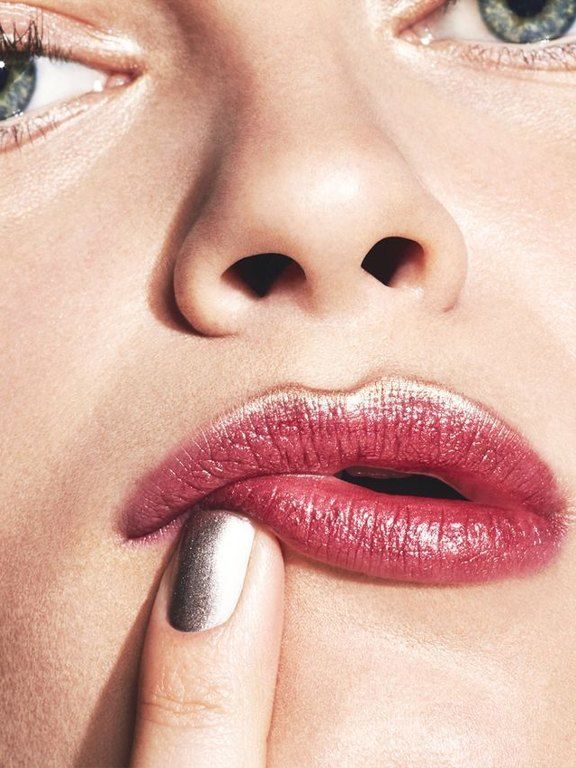 Metallic Lips: Η τάση του καλοκαιριού για να αναβαθμίσεις το μακιγιάζ σου