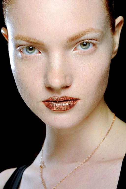 Metallic Lips: Η τάση του καλοκαιριού για να αναβαθμίσεις το μακιγιάζ σου