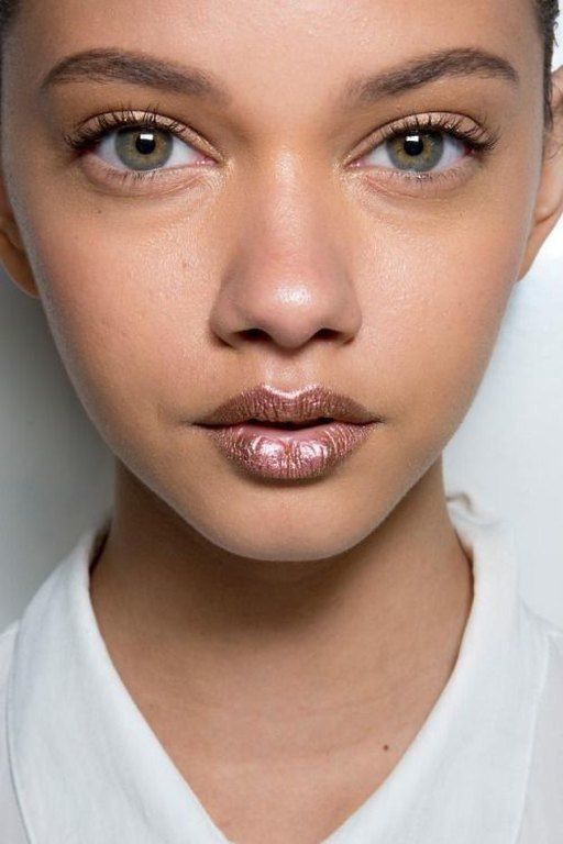 Metallic Lips: Η τάση του καλοκαιριού για να αναβαθμίσεις το μακιγιάζ σου