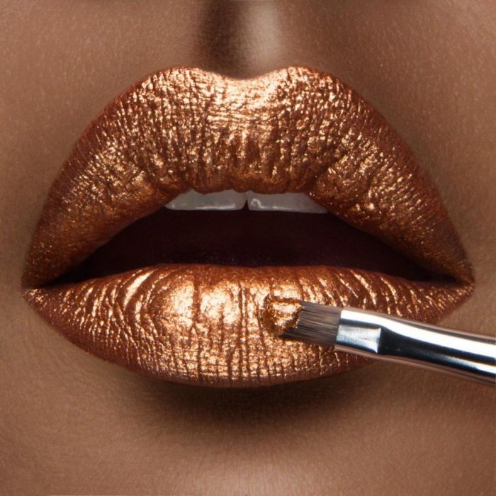 Metallic Lips: Η τάση του καλοκαιριού για να αναβαθμίσεις το μακιγιάζ σου