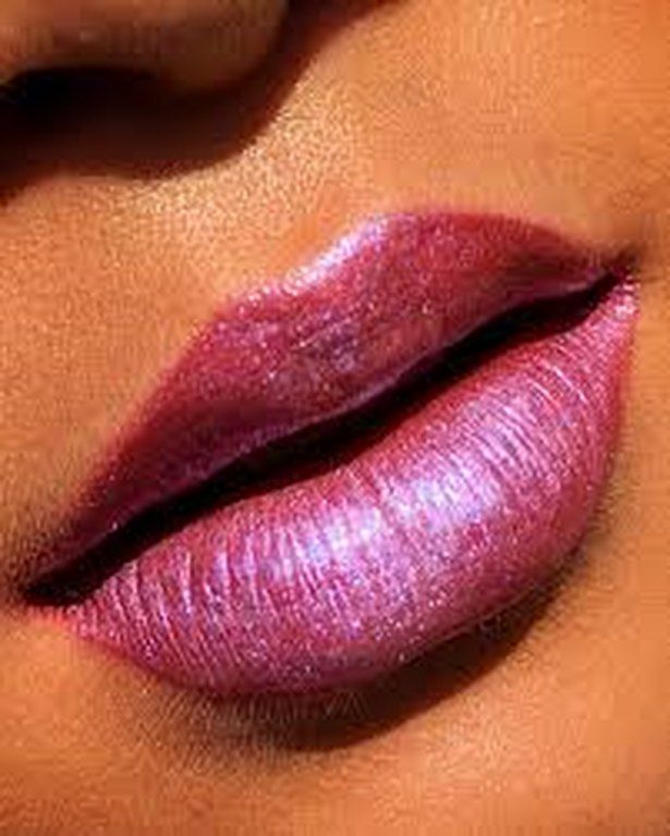 Metallic Lips: Η τάση του καλοκαιριού για να αναβαθμίσεις το μακιγιάζ σου