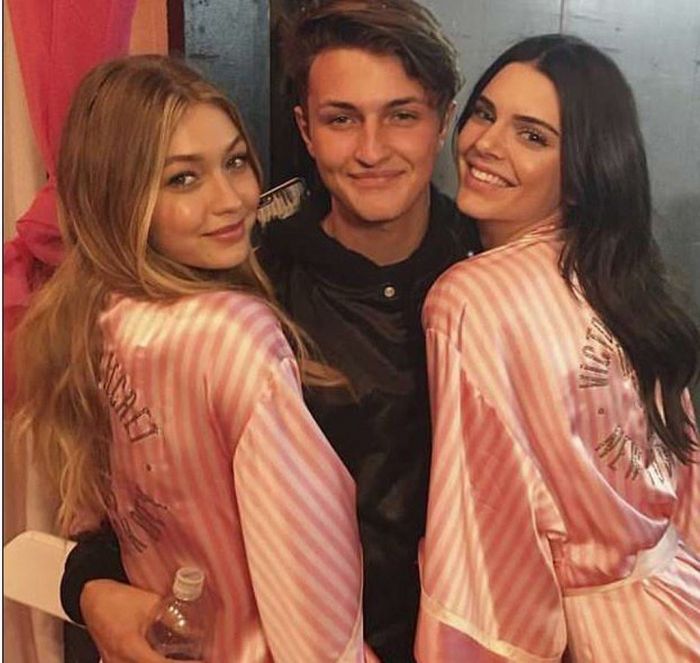 H Kendall Jenner πιάστηκε να φιλάει 18χρονο μοντέλο και δεν φαντάζεσαι ποιες είναι οι αδερφές του