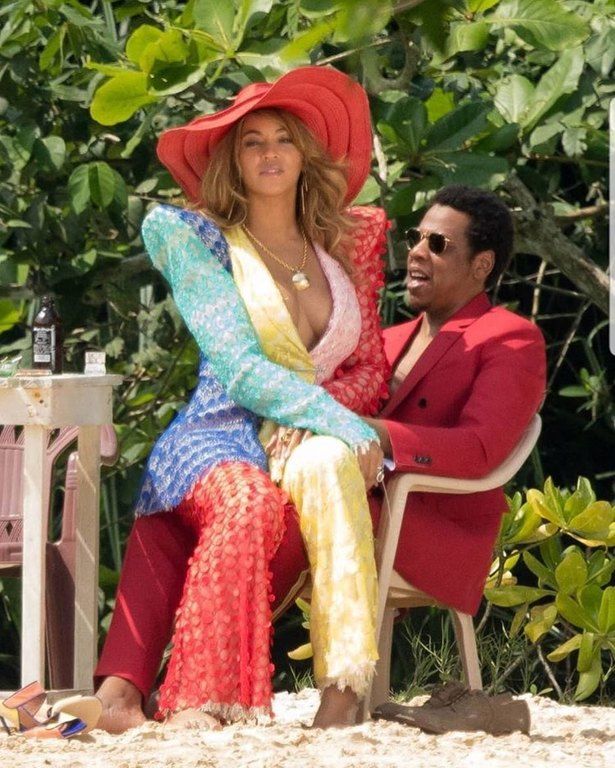 Μικρό σοκ! H Beyonce ποζάρει γυμνή στην αγκαλιά του Jay- Z: Οι φωτογραφίες που πρέπει να δεις