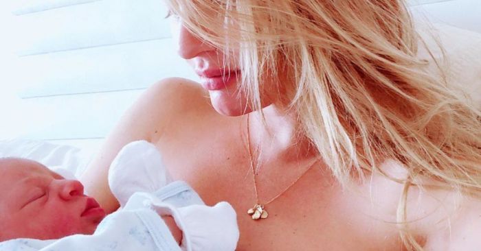 H Candice Swanepoel μας δείχνει το νεογέννητο γιο της και δενφαντάζεσαι πού γέννησε
