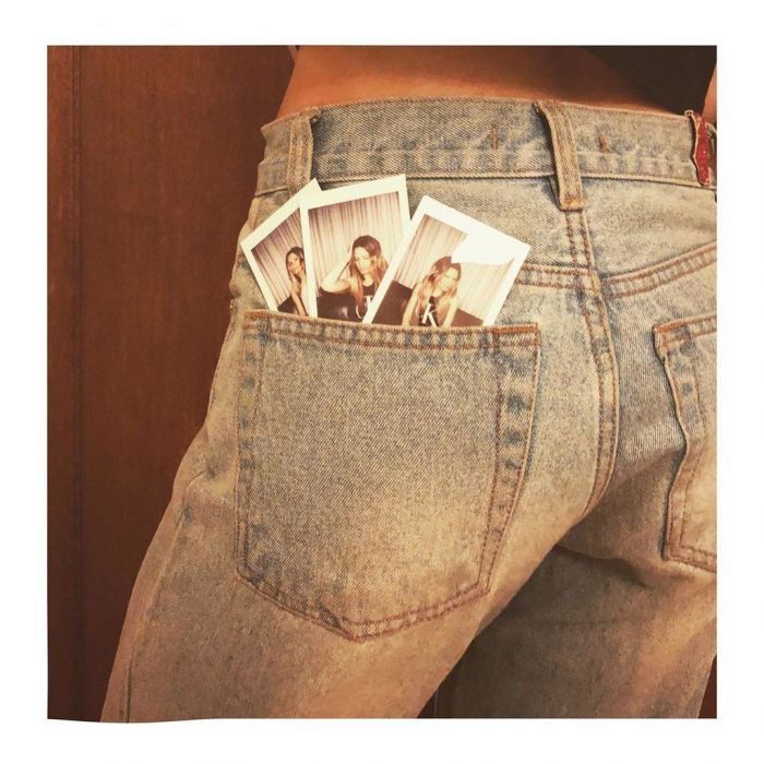 Τοποθέτησε μία polaroid photo που να δείχνει το πρόσωπό σου στη πίσω τσέπη του jean σου.