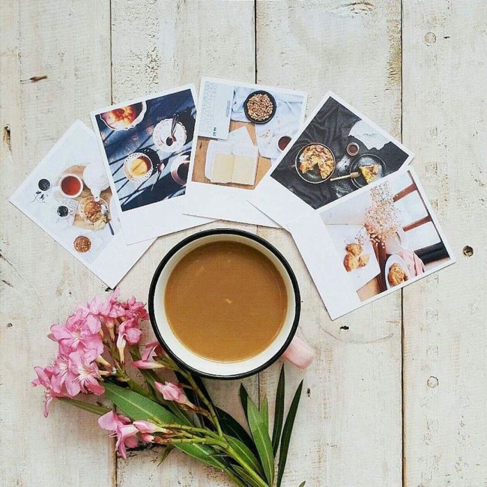 Τοποθέτησε τις polaroid photos σου γύρω από ένα στατικό αντικείμενο, πχ. ένα φλιτζάνι καφέ, που μπορεί να έχεις φωτογραφίσει ήδη με άλλους τρόπους.