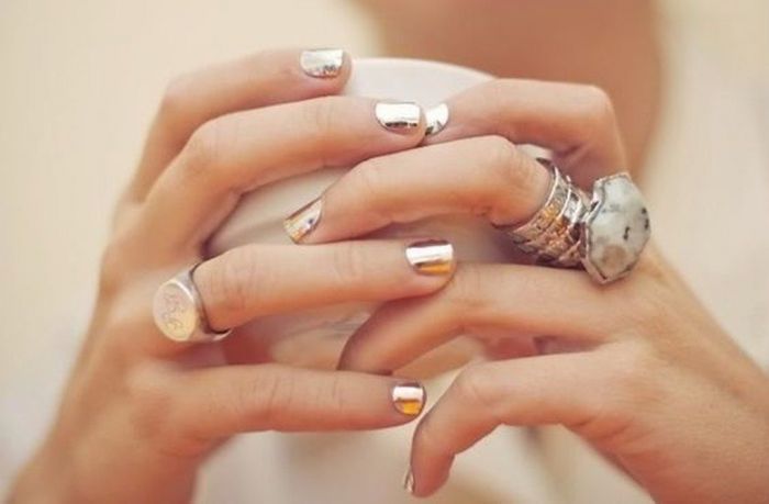 Mirror nails : Ιδέες για να δοκιμάσεις αυτό το κάτι διαφορετικό στα νύχια σου