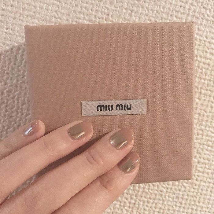 Mirror nails : Ιδέες για να δοκιμάσεις αυτό το κάτι διαφορετικό στα νύχια σου