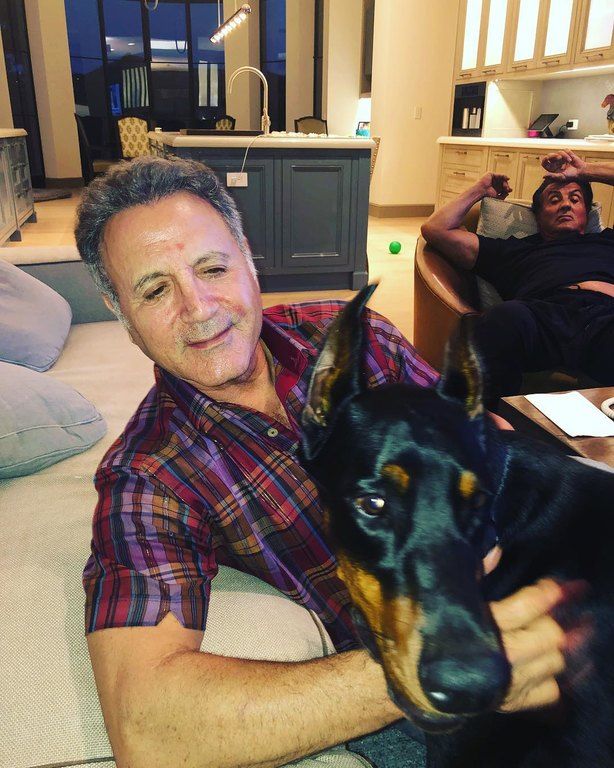 Έχεις δει τον αδερφό του Sylvester Stallone; Δες πόσο μοιάζουν!