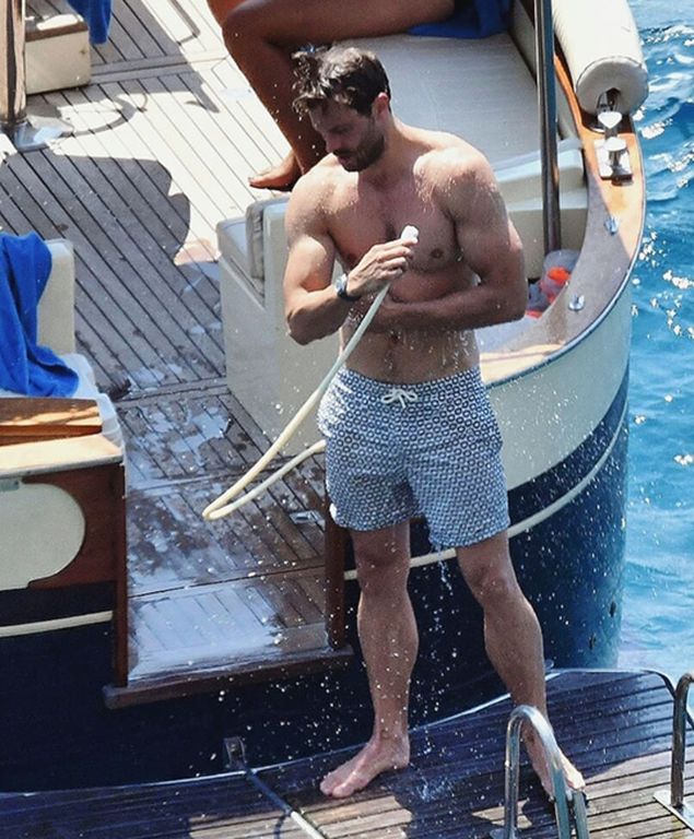 Κορίτσι μου… Είσαι έτοιμη να δεις τον Jamie Dornan με μαγιό;