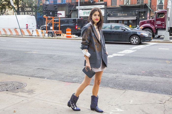Cowboy Boots: To retro είδος που θα δώσει έναν bohemian αέρα σε όλα σου τα σύνολα. Συνδυάζεται ιδανικά με αέρινα, φθινοπωρινά φορέματα αλλά και mini φούστες.