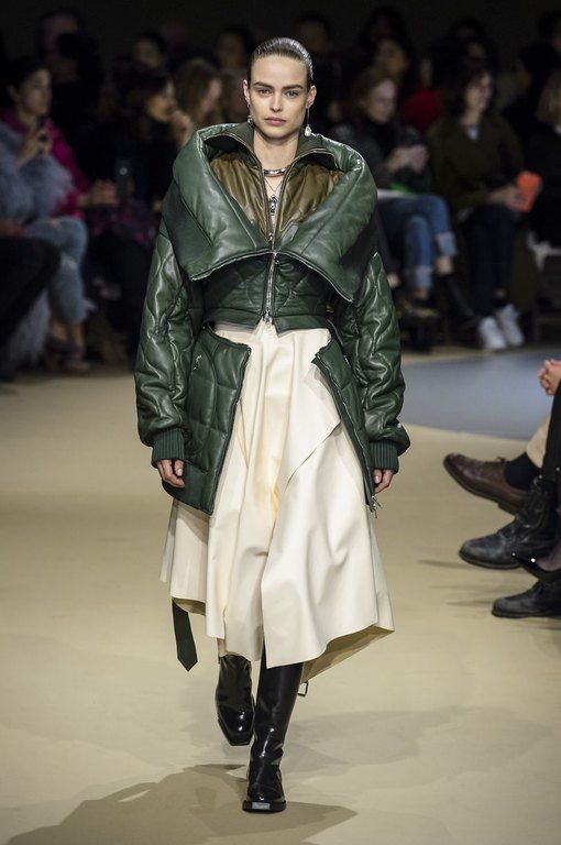 Kαπιτονέ (Alexander McQueen)