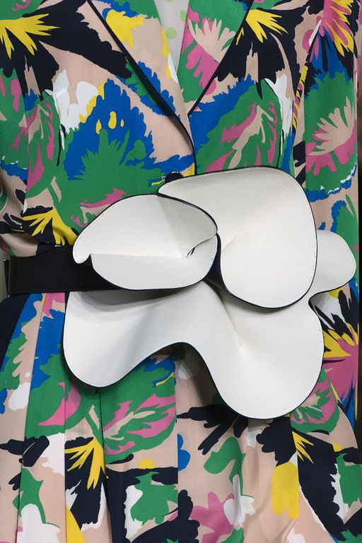 Με ανάγλυφα, dramatic σχέδια, Delpozo F/W 2018