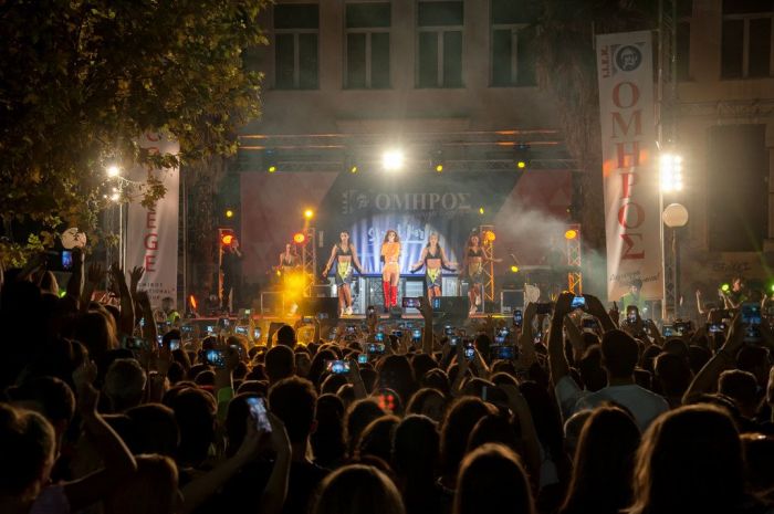 Η Ελένη Φουρέιρα «χόρεψε» τη Λάρισα στο street party του ΙΕΚ ΟΜΗΡΟΣ