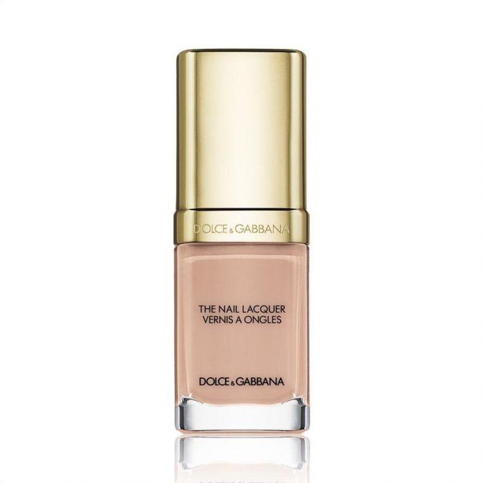 Dolce & Gabbana, The Nail Polish στην απόχρωση Pure Nude.Ιδανικό για πολύ λευκές επιδερμίδες