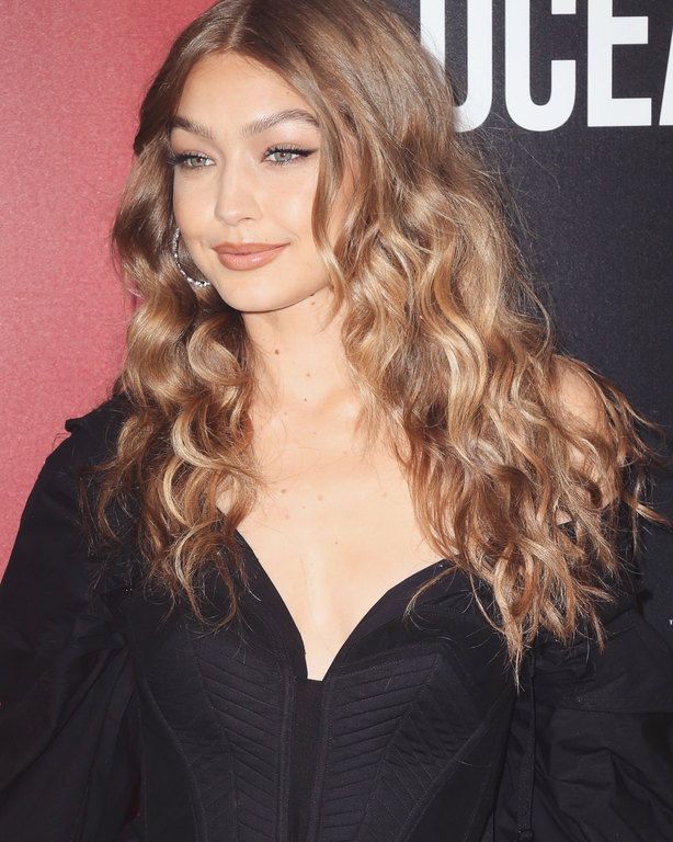 Έχεις στρογγυλό πρόσωπο σαν την Gigi Hadid; Αυτές τις πόζες πρέπει να παίρνεις στο Instagram