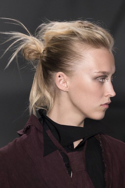 Ένα edgy up do που πάει σε όλες