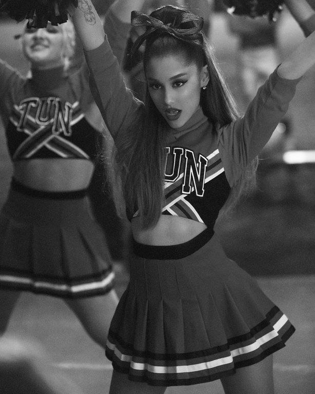 Το throwback post της Ariana Grande θα σε κάνει να δακρύσεις