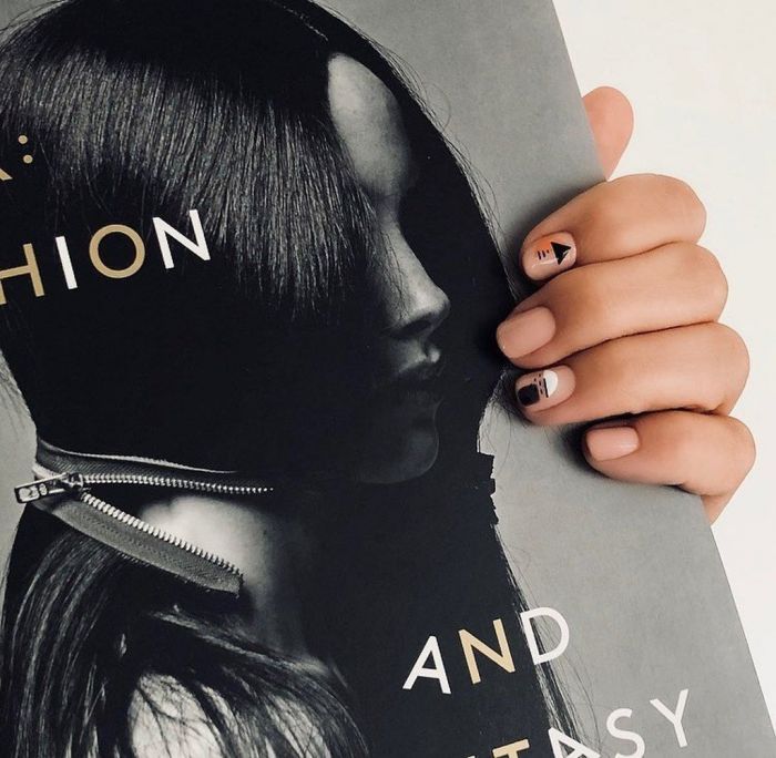 10 minimal nail art που μπορείς να κάνεις απόψε το βράδυ!