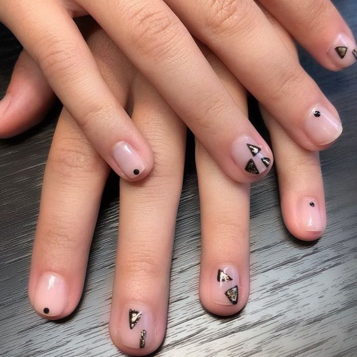 10 minimal nail art που μπορείς να κάνεις απόψε το βράδυ!