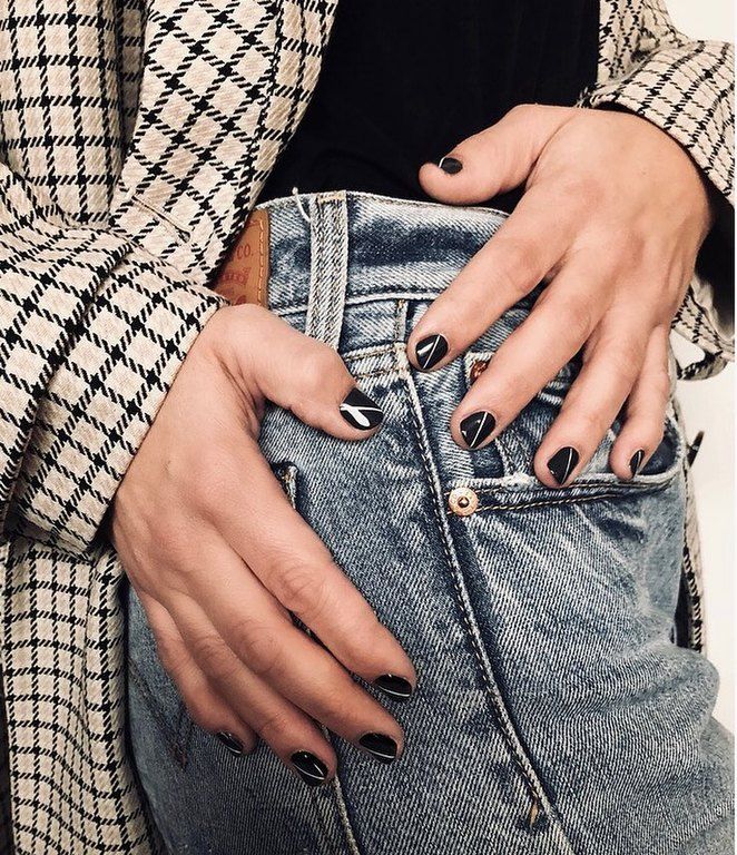 10 minimal nail art που μπορείς να κάνεις απόψε το βράδυ!
