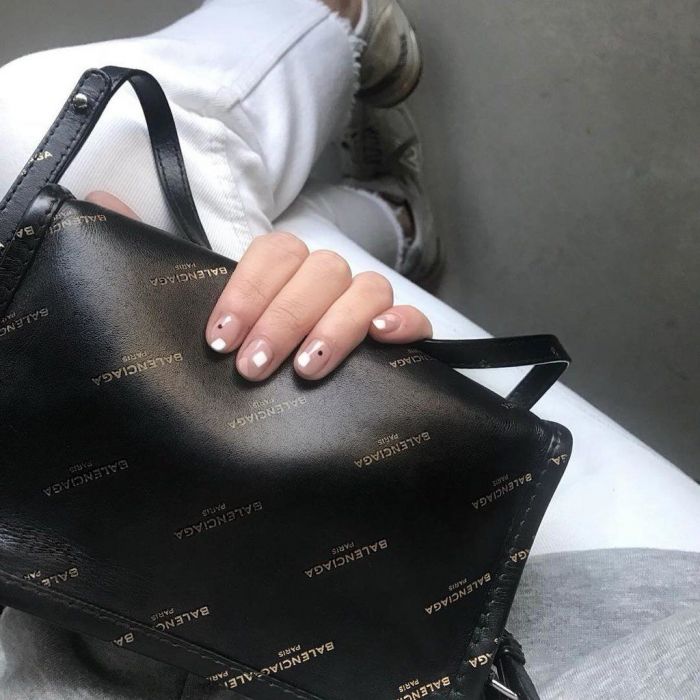 10 minimal nail art που μπορείς να κάνεις απόψε το βράδυ!