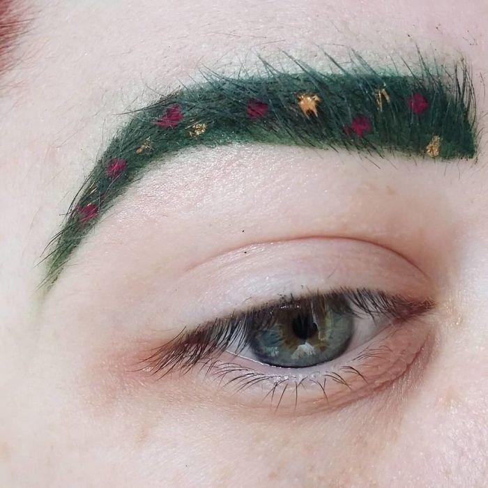 Όχι! Όχι! ΟΧΙ! Τα #ChristmasTreeEyebrows επέστρεψαν...