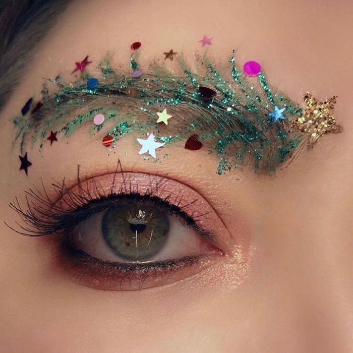 Όχι! Όχι! ΟΧΙ! Τα #ChristmasTreeEyebrows επέστρεψαν...