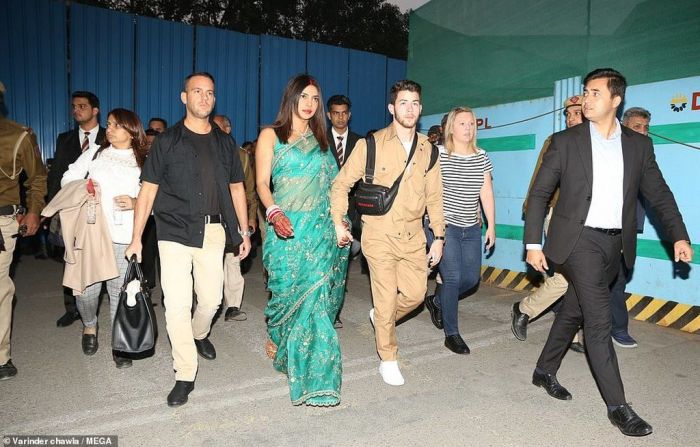Πιο λαμπεροί από ποτέ! Η πρώτη εμφάνιση της Priyanka Chopra & του Nick Jonas ήταν ονειρική